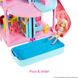 Barbie Chelsea Spielhaus – 3 verwandelnde Etagen, geheime Spielbereiche, Aufzug, Pool, Rutsche, 2 Haustiere und mehr als 20 Zubehörteile, für Kinder ab 3 Jahren, HHX44 Naty Shop Puppenhäuser