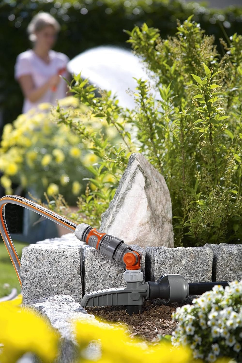 Gardena Wasserhahnanschluss mit Wasserstopp, Wasserauslass: Anschluss für Wasserstecker (Artikelnr. 8254), Wasserauslass (Artikelnr. 8250, 8266), Teil des Rohrleitungssystems (05327-20), grau