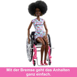 Barbie Fashionistas, schwarzes Haar, bunter Overall, Rollstuhlrampe, Rollstuhlpuppe im Lieferumfang enthalten, Geschenk für Kinder, Spielzeug, ab 3 Jahren, HJT14