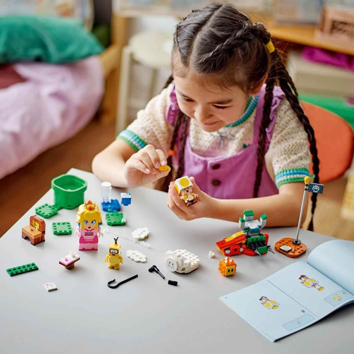 LEGO Super Mario Adventures mit interaktivem Pfirsich, Kinderspielset mit gelber Kröte, Nintendo-Geschenk für Jungen, Mädchen und alle Spieler ab 6 Jahren 71441 Bausets Besuchen Sie den LEGO-Store