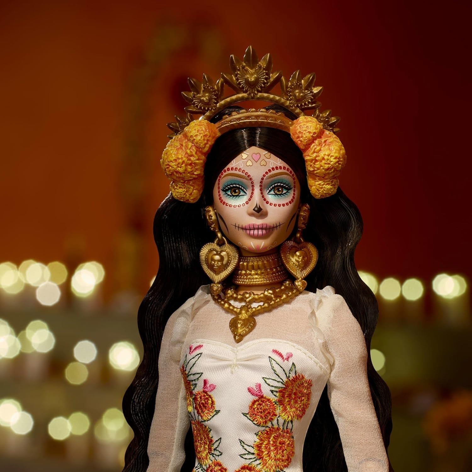Barbie Signature Day of the Dead 2025-Puppen-Sammelfigur in cremefarbenem Kleid mit Rüschen, Ringelblumen und Schleifen, Blumenkrone im Haar und Calavera-Gesichtsbemalung, JBJ05