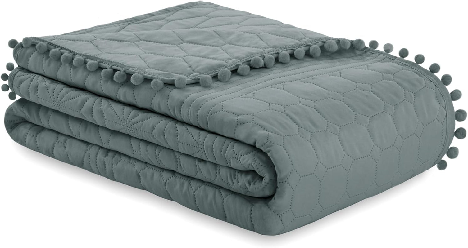 Ameliahome Tagesdecke mit Pompons 220 x 240 cm, doppelseitige Tagesdecke, Ultraschall-Steppung, Polyester, Meadore, Grau, Betten und Decken. Besuchen Sie den AmeliaHome-Store