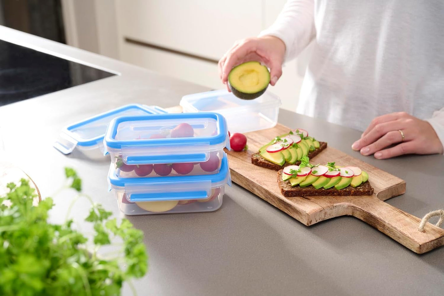 Emsa 508558 Clip & Close Frischhaltedosen | 3-teiliges Set | 3 x 1 Liter | -40 bis +100 Grad | Kunststoff | 100 % versiegelt | Spezielles Siegel für die Frischhalteboxen von Naty Shop