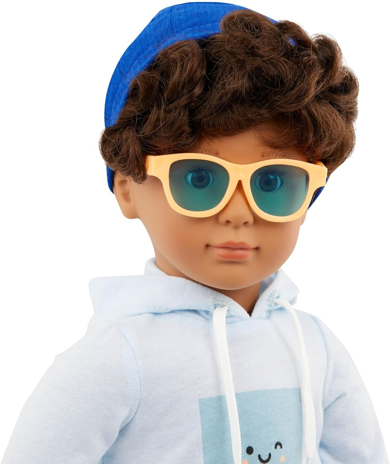 Our Generation – Milo – 46 cm große Jungenpuppe – lebensechte braune Augen und lockiges braunes Haar – Rollgepäck und Reisezubehör – Rollenspiel – Spielzeug für Kinder ab 3 Jahren
