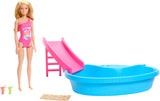 Barbie-Puppe und Zubehör – Pool mit Rutsche und Zubehör für stundenlangen Spaß in der Sonne, rosa Badeanzug mit tropischem Design, für Kinder ab 3 Jahren, HRJ74