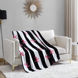 Juicy Couture Cabana Plüsch-Überwurfdecke, 127,7 x 178,8 cm, luxuriöse Mikrofaser-Plüschdecke für maximalen Komfort und gemütliche Wärme. Juicy Couture Betten und Decken, Schwarz, 127 x 177,8 cm.