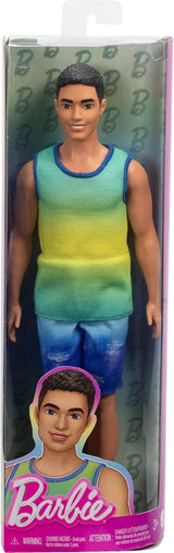 Ken Barbie Fashionistas Puppe Nr. 236 mit schwarzem Haar, blaugrünem Ombré-Tanktop, Jeansshorts und silbernen Turnschuhen, HYV00
