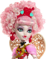 Monster High Scary Sweet Birthday Cupid Asteria Puppe in rosa und rotem Partykleid mit thematischen Accessoires wie Einladung, Ballon, Geschenk und mehr, JBG77