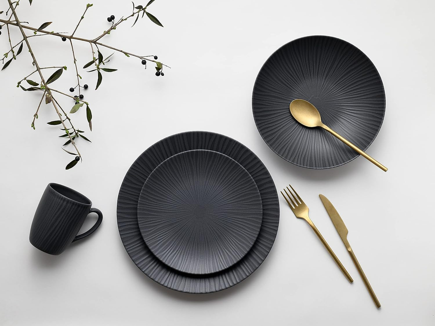 CreaTable, 20537, Vesuvio Black Series, 16-teiliges Geschirrset, Kombiservice aus Porzellan, spülmaschinen- und mikrowellengeeignet, hergestellt in Portugal