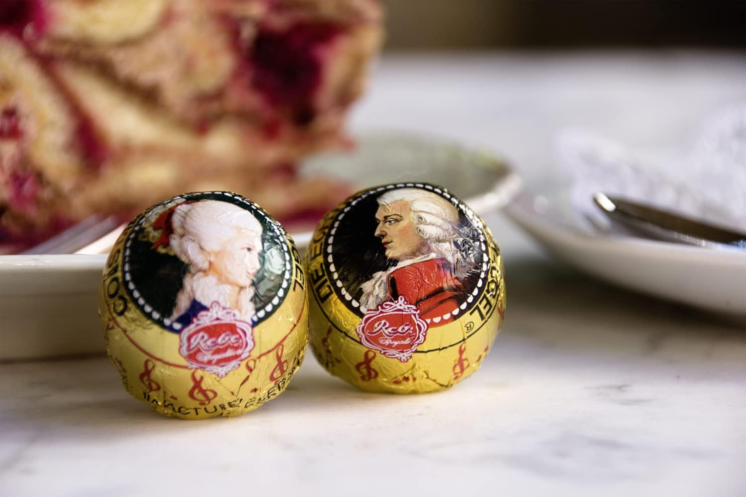 Reber Mozartkugeln – Süßwarenbeutel mit 8 Stück – Echte Reber Mozartkugeln aus dunkler Schokolade, Marzipan und Nougat – 1 x 160 g
