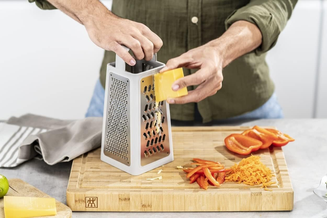 ZWILLING Z-Cut quadratische Reibe, Mehrzweck-Schäler mit Edelstahlklinge, Naty Shop