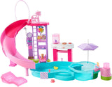 Barbie Dream Pool-Spielset mit sechs Spielbereichen, darunter Rutsche und Whirlpool, sowie über 20 Zubehörteilen wie einem Haustier, Schwimmringen und mehr, JKG83