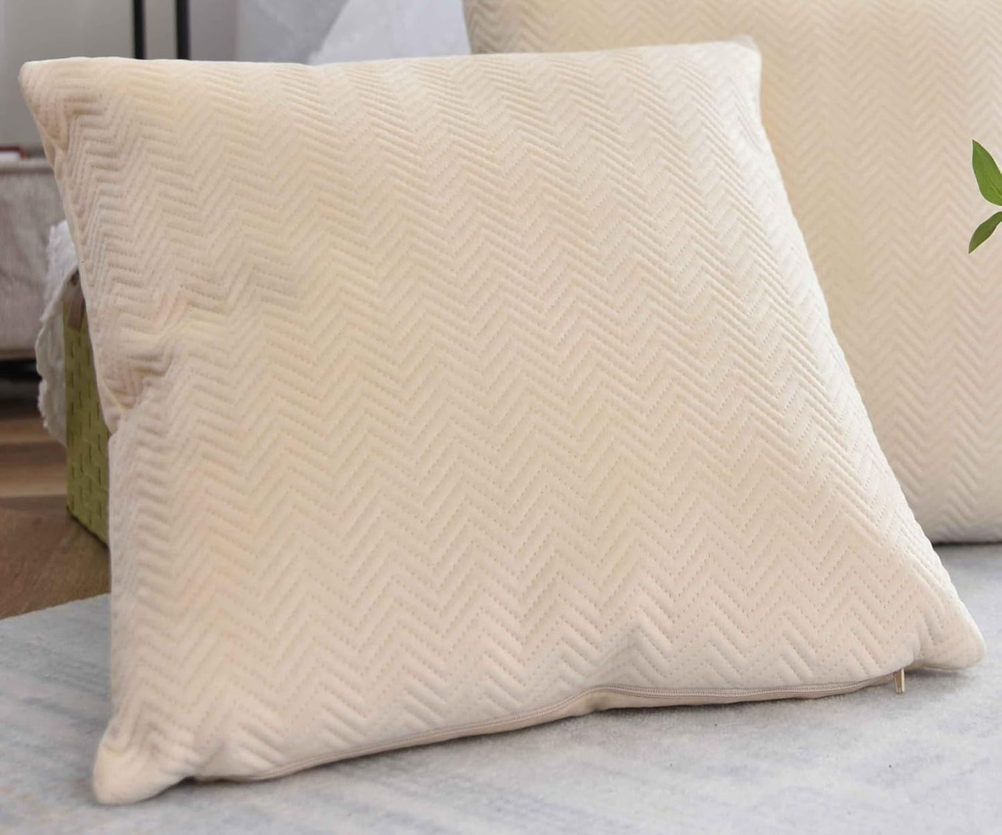 Vorhangkastenkissen, dekoratives Kissen, LxB 45 x 45 cm, grüner Jacquard „Greta“ mit Fischgrätenmuster, pflegeleicht, Reißverschluss, 320 g weiche Füllung – verschiedene Farben, 2023510 Reisekissen Naty Shop Creme