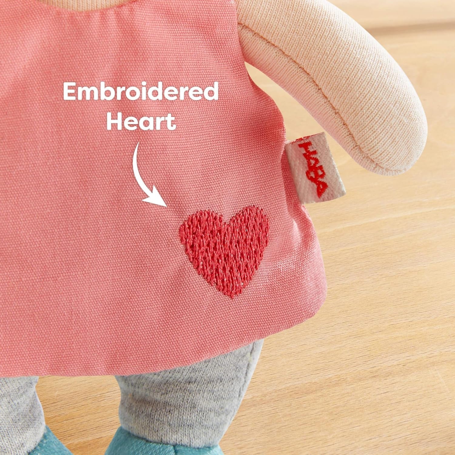 HABA Schutzengel Lore – Flauschige Textilpuppe (15 cm), perfektes Willkommensgeschenk für Babys und Kleinkinder – Waschbar bei 30 °C – 2011870001