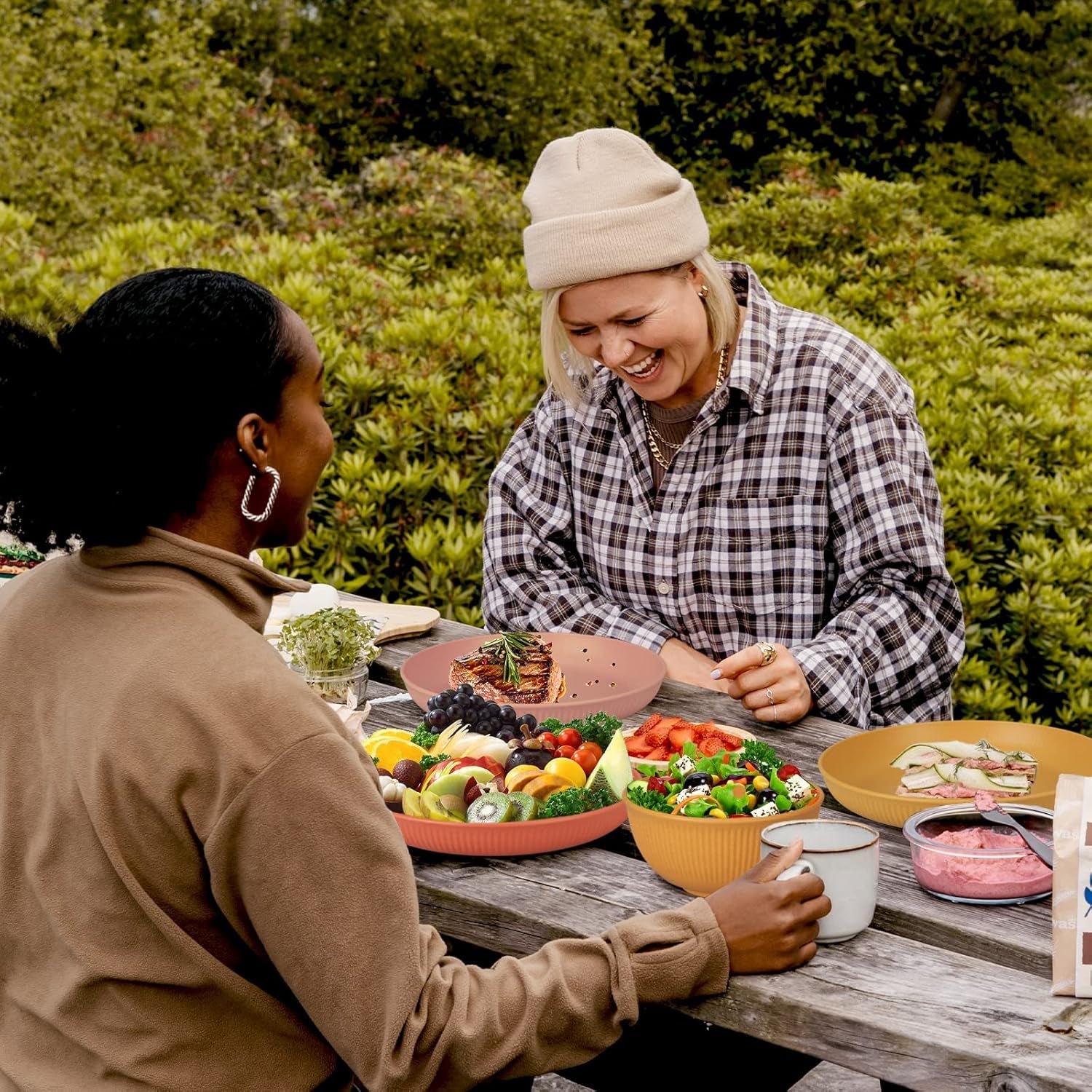 Unzerstörbares 6-Personen-Besteckset, Campingbesteck-Set, 66-teilig, Kunststoff-Picknickbesteck-Sets, leichtes, buntes BBQ-Kunststoff-Servierteller, Schüsseln, Besteck-Set