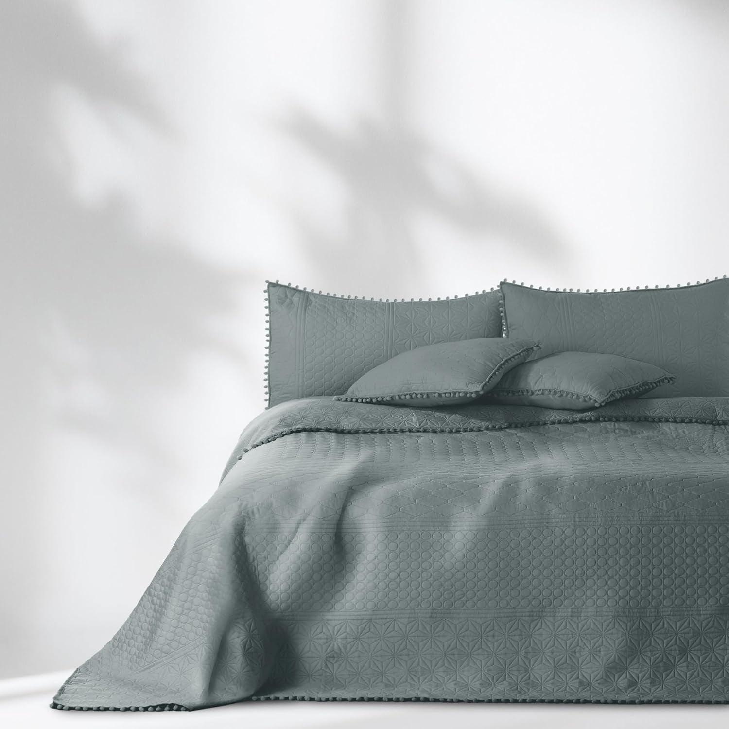 Ameliahome Tagesdecke mit Pompons 220 x 240 cm, doppelseitige Tagesdecke, Ultraschall-Steppung, Polyester, Meadore, Grau, Betten und Decken. Besuchen Sie den AmeliaHome-Store