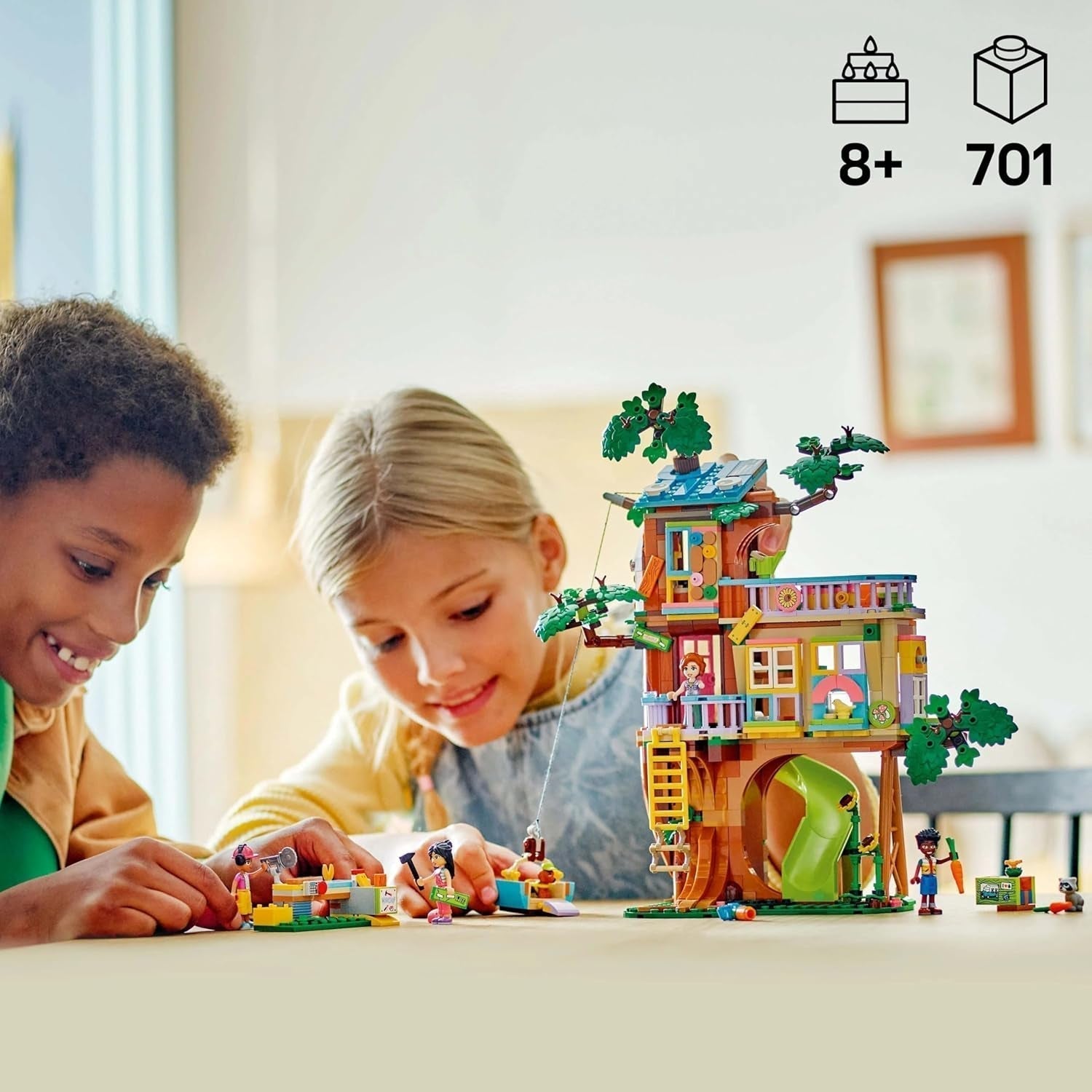 LEGO Friends Baumhaus Bauen und Spielen Rollenspielset Spielzeughaus für Mädchen ab 8 Jahren Set mit 4 Charakter-Minifiguren und 2 Tierfiguren Geschenkidee für Kinder 42652 Bausets Besuchen Sie den LEGO-Store