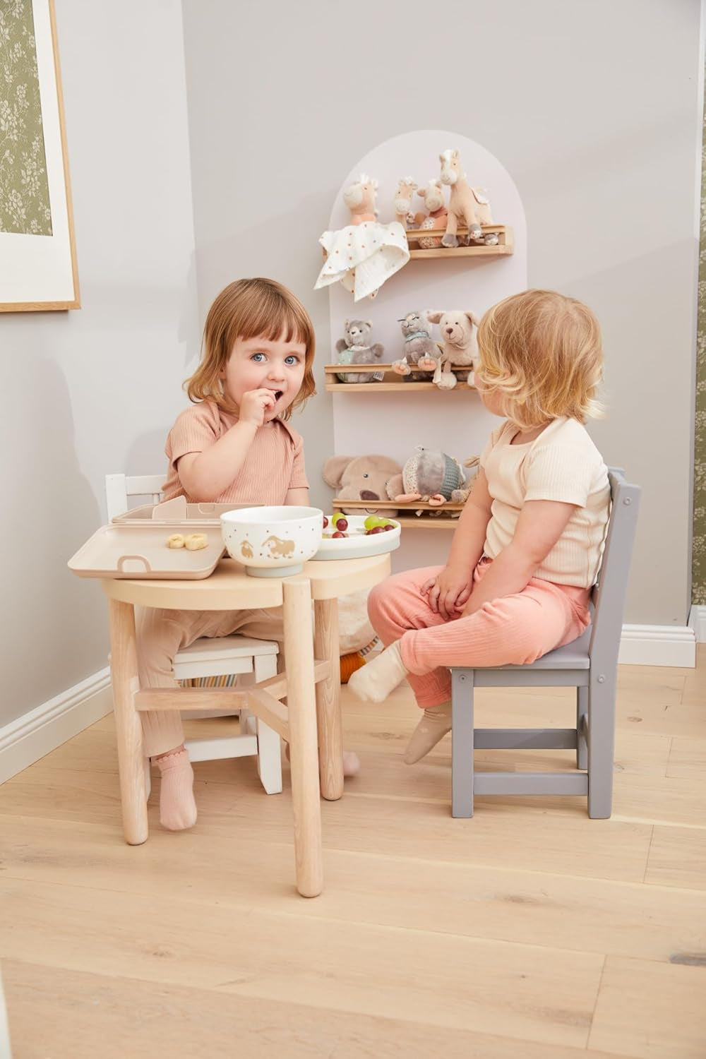 Sterntaler Porzellan-Geschirr-Set im rustikalen Design – rutschfester und abnehmbarer Silikon-Geschirr-Set – Baby- und Kindergeschirr mit Teller, 400-ml-Schüssel und 200-ml-Becher, weiß