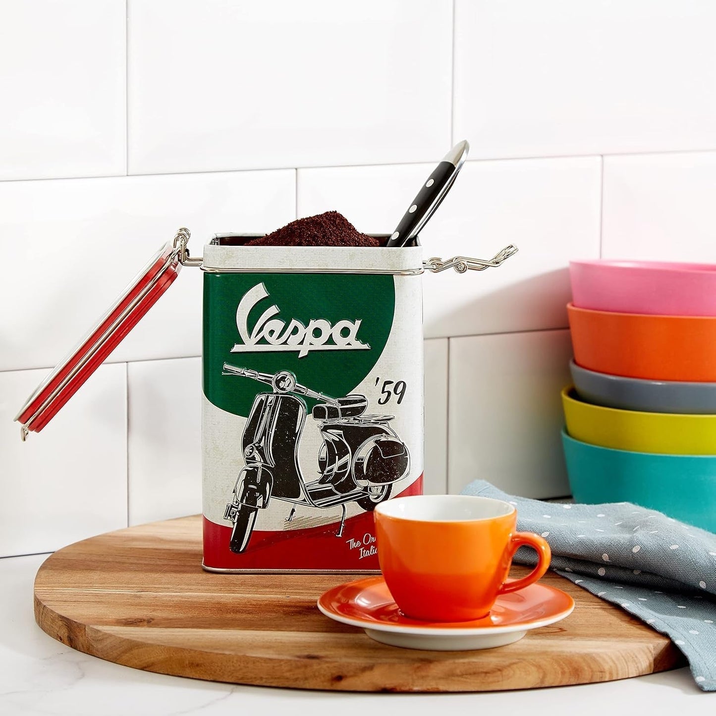 Nostalgic-Art Retro-Kaffeedose, 1,3 l, Vespa – italienischer Klassiker – Geschenkidee für Roller-Fans, Original-Lizenzprodukt (OLP), Vintage-Design-Werkstatt-Dekoration, Vintage-Design-Werkstatt-Dekoration, Lebensmittel-Aufbewahrungsboxen, Naty Shop