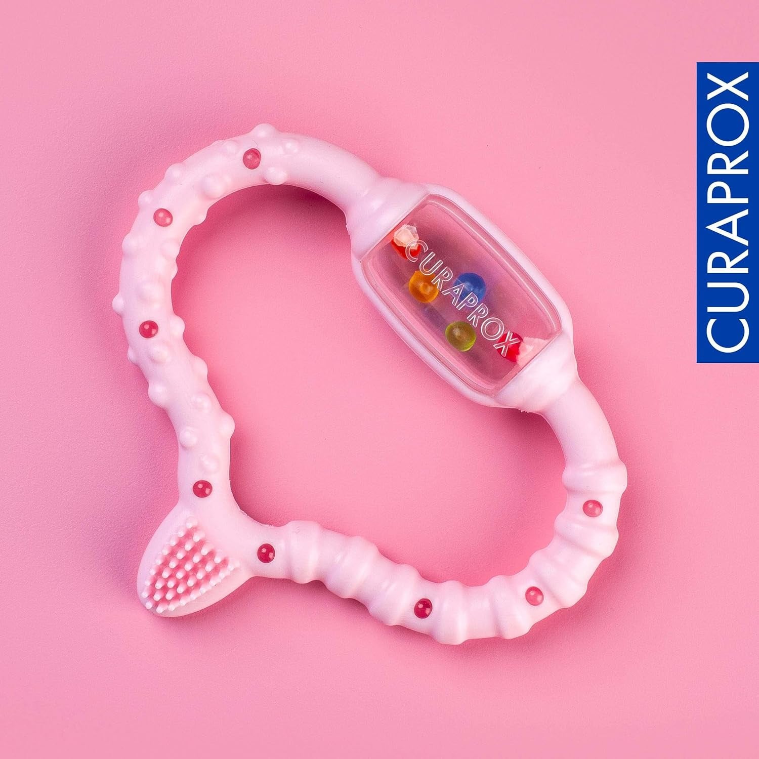 Curaprox Beißring für Babys - Für Kleinkinder 0-24 Monate / Lindert Zahnungsschmerzen und fördert motorische Fähigkeiten | BPA-frei, rosa, mit Trainingszahnbürste / Hergestellt in der Schweiz