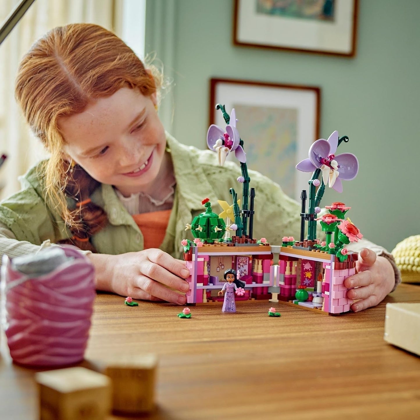 LEGO® Disney Encanto Isabellas Blumentopf, Kinder-Bauspielzeug Orchideen-Set, dekoratives Bauset mit Filmfigur-Minipuppe, Geschenkidee für Mädchen und Jungen ab 9 Jahren 43237 Bausets Beuche den LEGO-Store