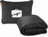 Eversnug Reisedecke und Kissen – weiche 2-in-1-Flugzeugdecke mit weichem Taschenkissenbezug, Handtaschenbezug und Rucksackhalter (Burgunderrot). Reisekissen Naty Shop Schwarz