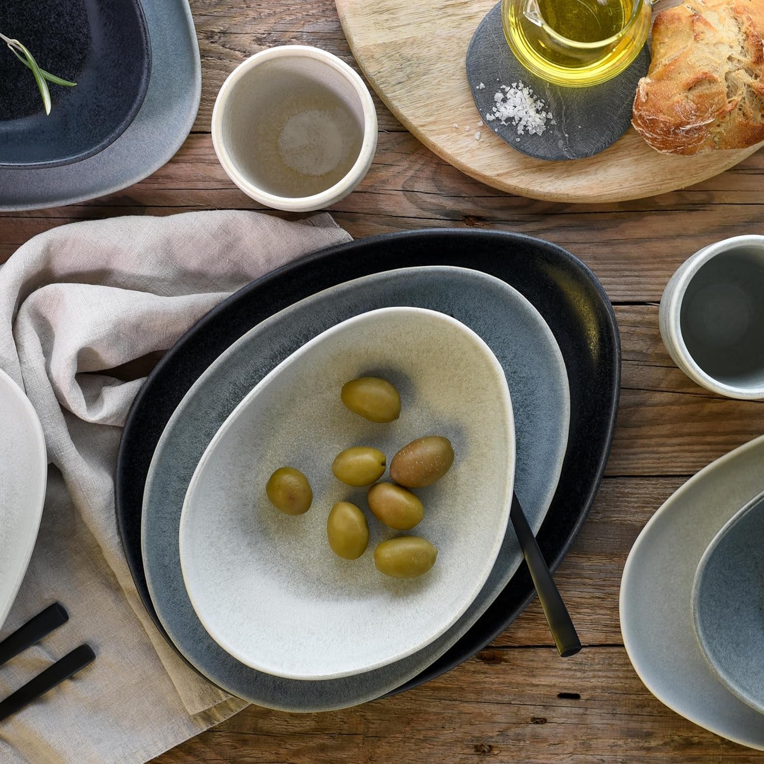 CreaTable, 22139, Serie PIETRA, 4-teiliges Tafelservice für 4 Personen, Tellerset aus Porzellan, spülmaschinen- und mikrowellengeeignet, hergestellt in Europa