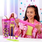 Barbie Pop Reveal Bubble Tea-Puppe und Zubehör, duftende Berry Bliss-Modepuppe mit Haustier, 8 Überraschungen, inklusive Farbwechsler, Aufbewahrungsbecher, HTJ20