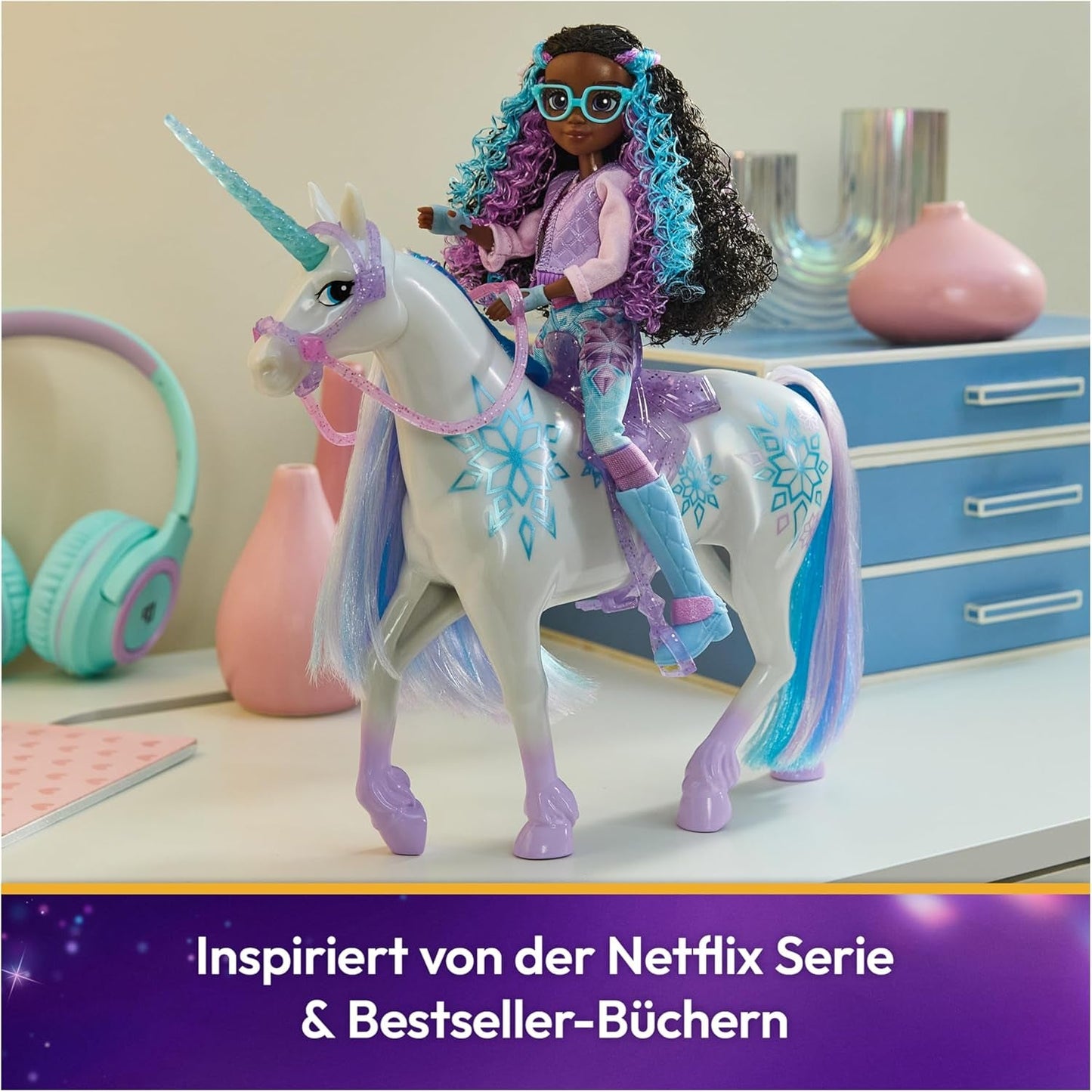 Unicorn Academy Unicorn Glacier – 28 cm groß, Laylas Original-Netflix-Einhorn mit echter Mähne und Schweif, abnehmbarem Zaumzeug, Sattel und Bürste, für Kinder ab 4 Jahren