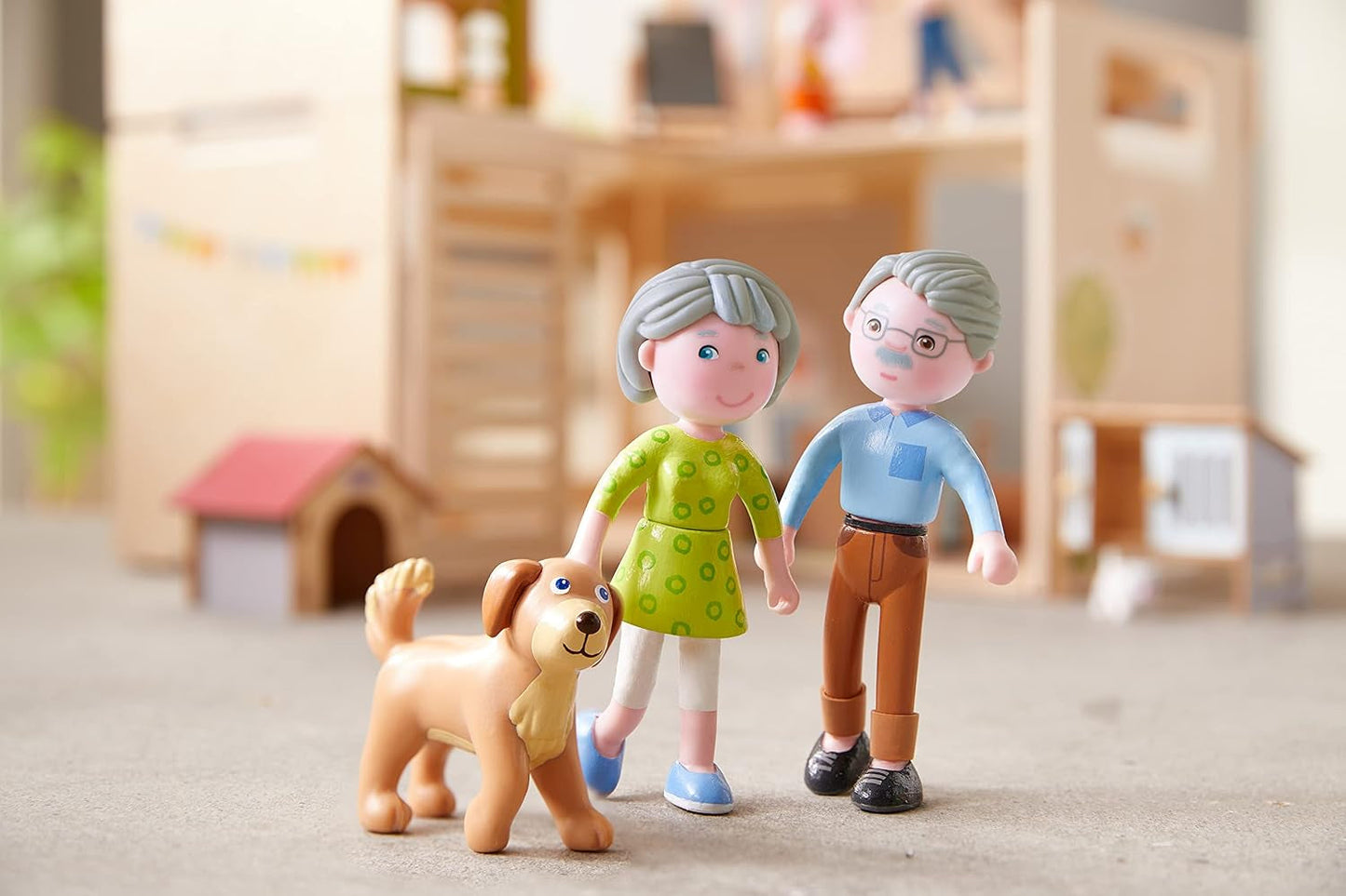 HABA 306147 – Little Friends Spielset Großeltern, flexible Puppen und Tiere ab 3 Jahren, mehrfarbig