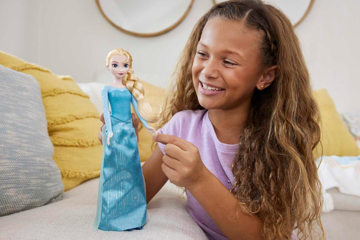 Elsa Mattel Disney Frozen Doll, Frozen Doll, kämmbares blondes Haar, positionierbar, abnehmbare Schuhe, Disney-Geschenke, Spielzeug ab 3 Jahren, HLW47
