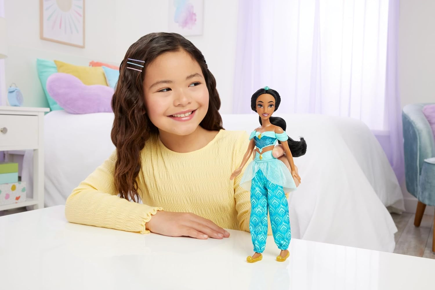 Mattel Disney Princess Toy Jasmine bewegliche Modepuppe mit glitzernder Kleidung und Accessoires, von Disney-Filmen inspiriertes Geschenk für Kinder HLW12