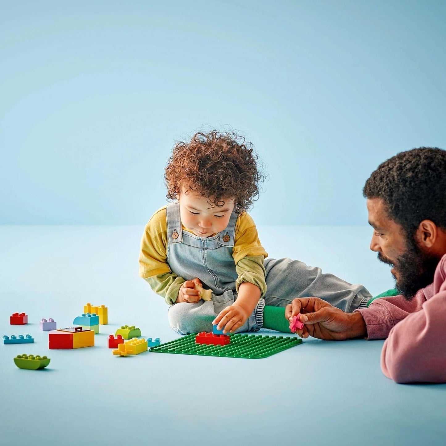 LEGO DUPLO Bauplatte in Grün, Bauspielzeug für Kleinkinder ab 18 Monaten, Zum Ausstellen von Modellen, Ermöglicht Vorschulkindern kreatives Bauen und fantasievolles Spielen, Lernspielzeug 10460 Bausets Besuchen Sie den LEGO-Store