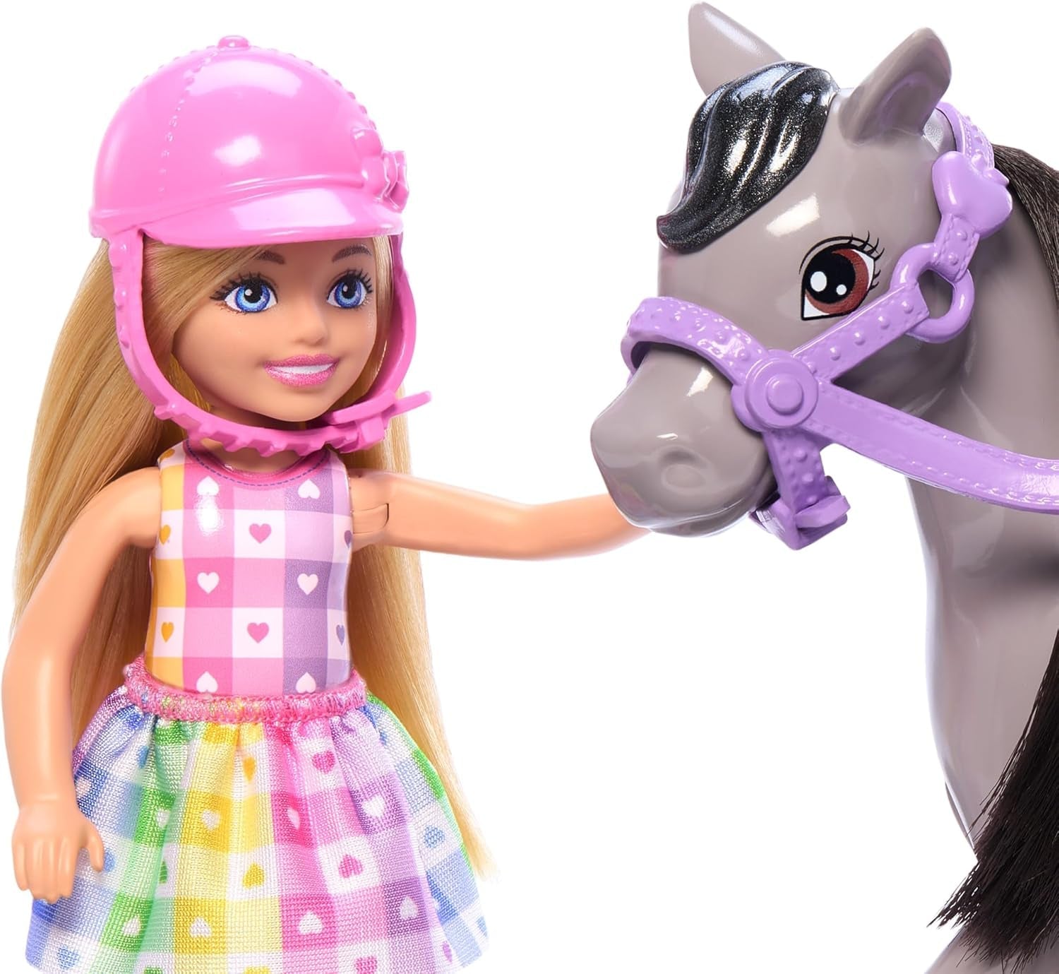 Chelsea und Ponys Barbie-Puppe – Anschnallen zum sicheren Spielen und Fahren, rosafarbener Sattel und Stufen, inklusive Helm und niedlichem kariertem Kleid, ab 3 Jahren, HTK29
