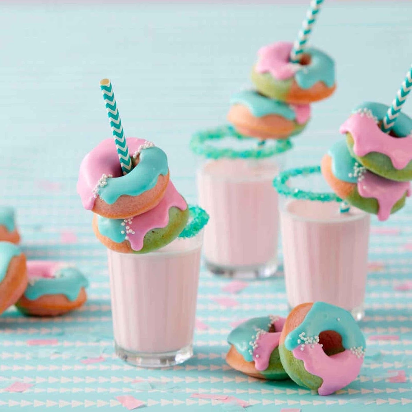 Wilton Donut-Backform Mit 12 Mulden Donutform, Hochwertige Donut Backform Mit Antihaftbeschichtung Für 12 Mini-Donuts, Spülmaschinenfest Formen und Tabletts zum Backen Naty Shop