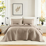 Comfort Spaces Kienna Steppdecken-Set, luxuriöse Doppelnaht-Sommerdecke, leicht, weich, ganzjährige Bettwäsche, passender Kissenbezug, weiß, Decke für Kingsize-Betten (264,2 x 228,6 cm), Naty Shop Quilts & Quilts Taupe, übergroße King-Size-Tagesdecke (120 x 118 Zoll)