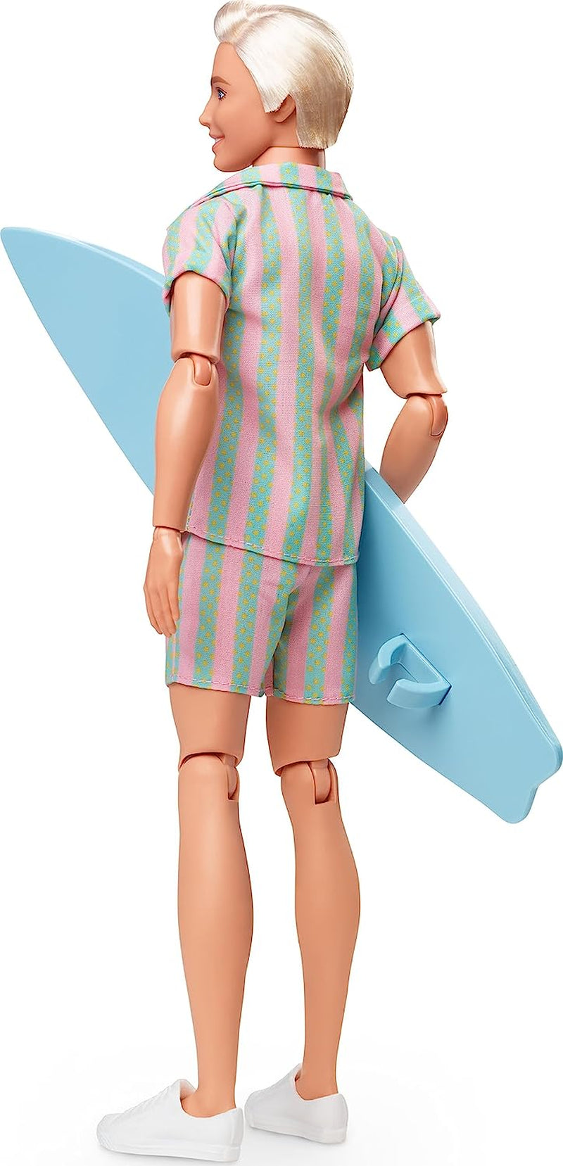 Barbie der Film – Puppe für Filmfans, Ken-Puppe, Sammlerpuppe mit Surfbrett und Turnschuhen, beweglicher Körper, platinblondes Haar, geeignet als Geschenk für 3-jährige Kinder, HPJ97 Naty Shop Dolls