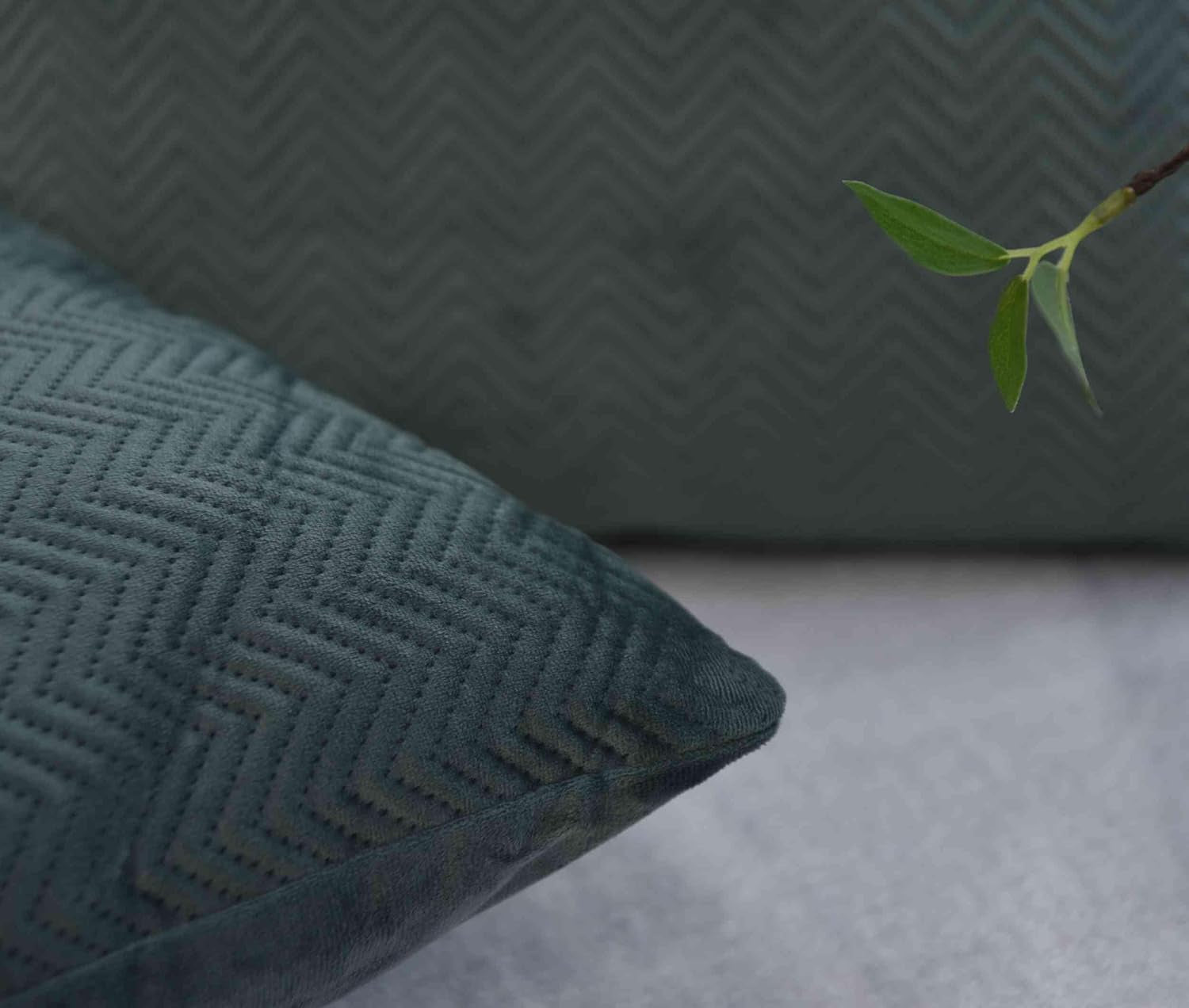Vorhang-Kastenkissen, dekoratives Kissen, LxB 45 x 45 cm, grüner Jacquard „Greta“ mit Fischgrätenmuster, pflegeleicht, Reißverschluss, weiche Füllung, 320 g, verschiedene Farben, 2023510, Reisekissen, Naty Shop