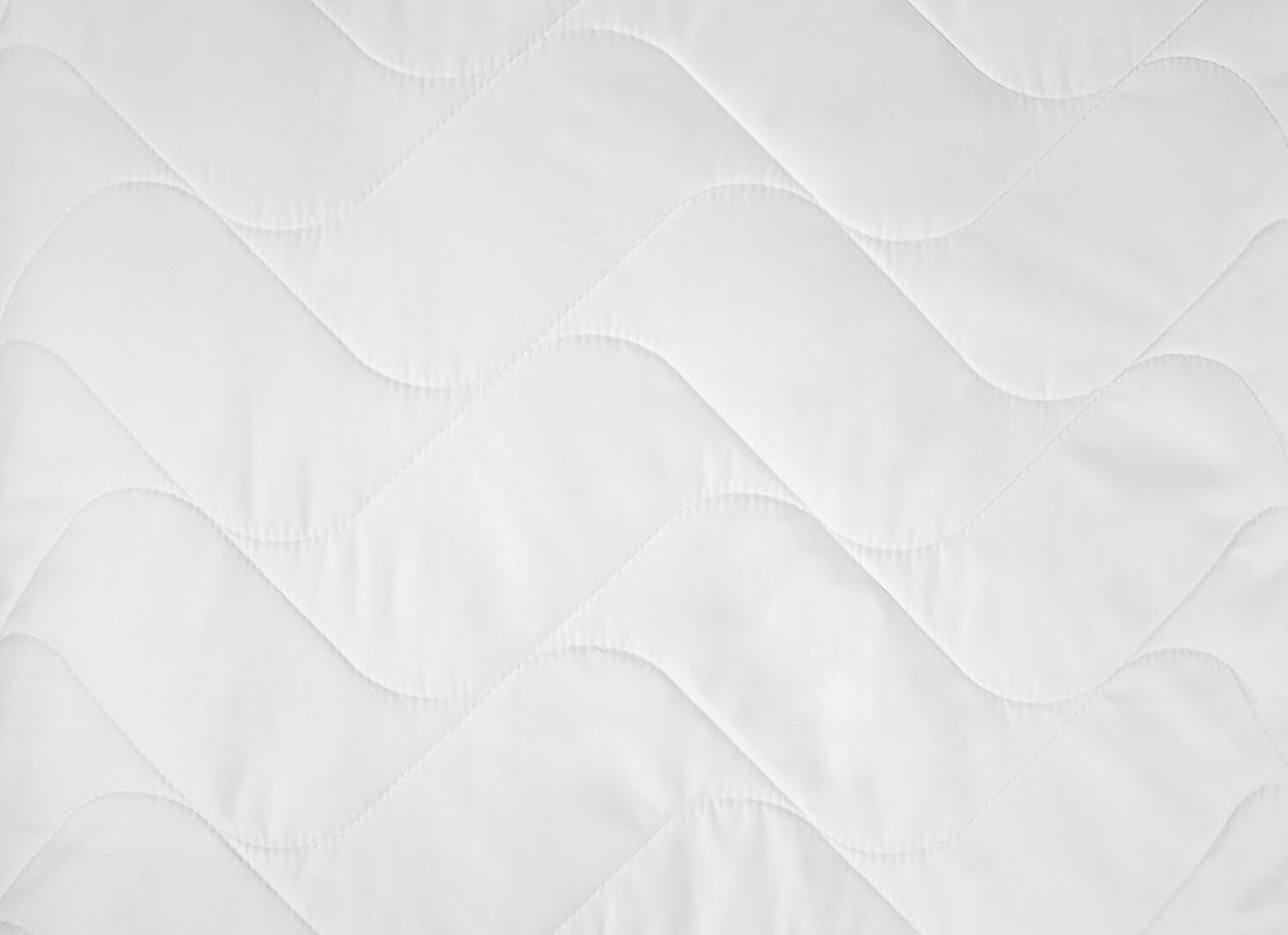 Traumnacht Topcool Kissen, mit atmungsaktiven Funktionsfasern, 80 x 80 cm, Öko-Tex zertifiziert, hergestellt nach dem deutschen Qualitätsstandard Naty Shop Standardkissen