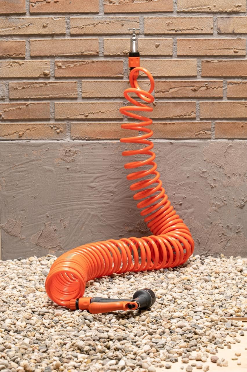 BLACK+DECKER Spiralschlauch 15 m – Gartenschlauch inklusive Gartenspritze und 1/2-Zoll-Anschlüssen – Kunststoff – Orange/Schwarz