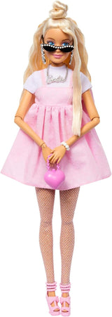 Barbie Deluxe Style Puppe Nr. 3 mit Barbiecore-Outfit, blonden Haaren in einem hohen Knoten, pastellrosa Kleid mit übergroßer Schleife und Accessoires wie Netzstrumpfhosen, HYV27