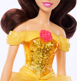 Mattel Disney Prinzessinnen-Spielzeug, bewegliche Belle-Modepuppe mit funkelnder Kleidung und Accessoires, Disney-Film-inspiriertes Geschenk für Kinder HLW11