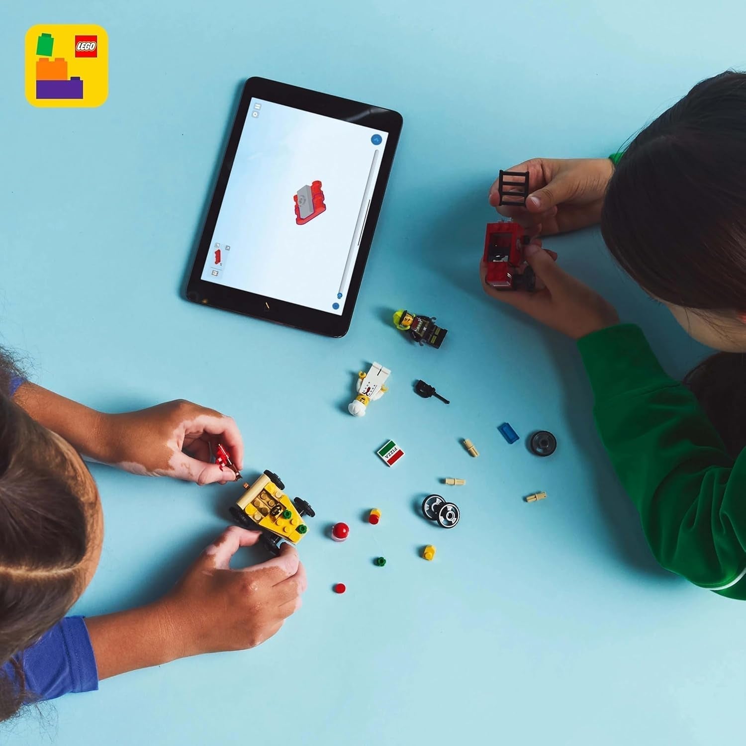 LEGO City Pizza Lieferwagen Vs. Pizza Truck – Seifenkistenspielzeug für Mädchen und Jungen ab 5 Jahren – Bauset mit 2 Fahrer-Minifiguren – Geburtstags- und Weihnachtsgeschenk 60458 Bausets Besuchen Sie den LEGO-Store