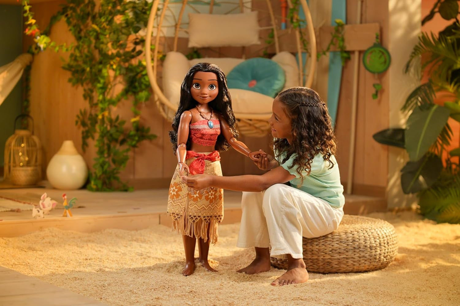 Disney Princess Vaiana, 80 cm große Spielpuppe von Jakks Pacific, bewegliche Puppe, mit Bürste zum Kämmen ihrer welligen Locken, vom Film inspiriertes Kleid, abnehmbare Halskette mit Anhängern