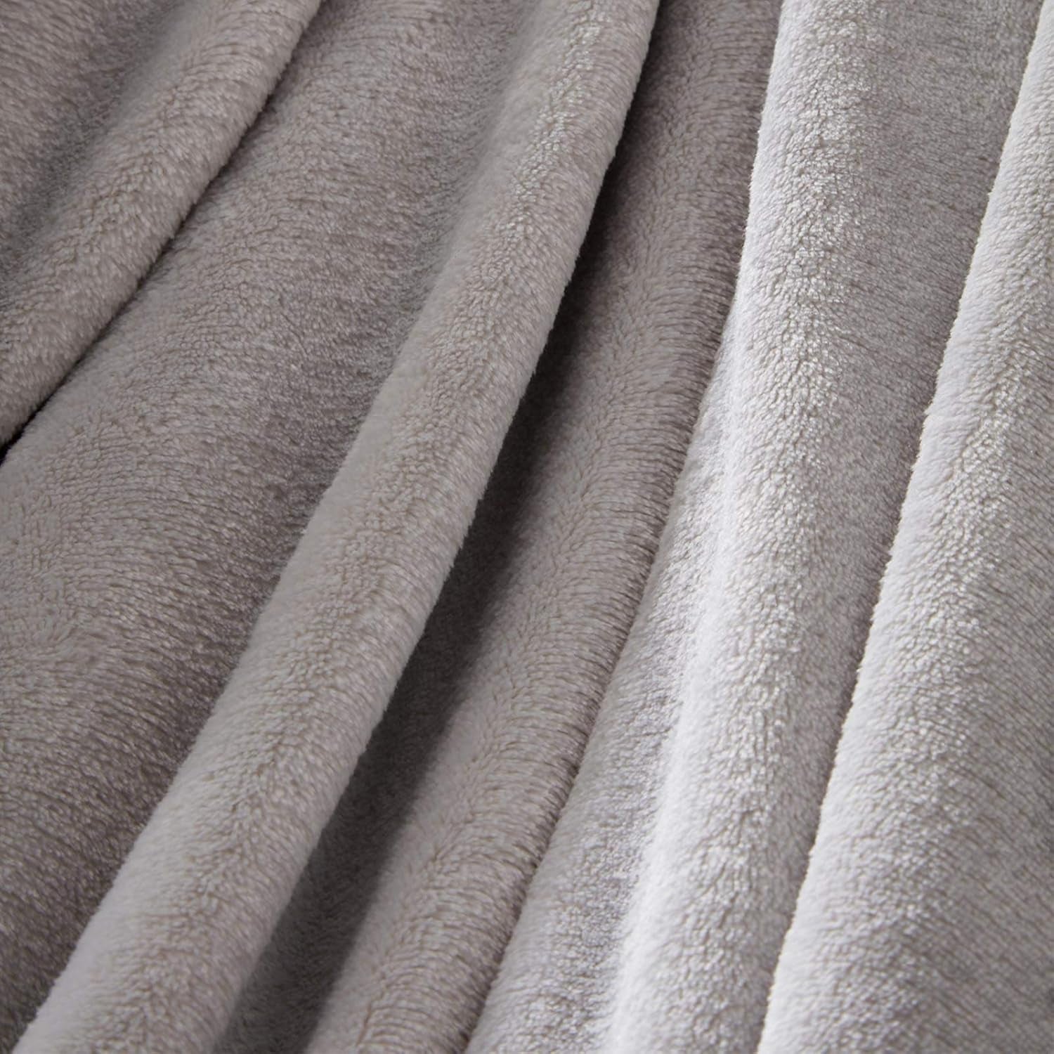 Brentford's Ultra Soft Fleece-Tagesdecke, Silbergrau, großes Doppelbett – 150 x 200 cm. Betten und Decken. Beuche den Brentfords-Store