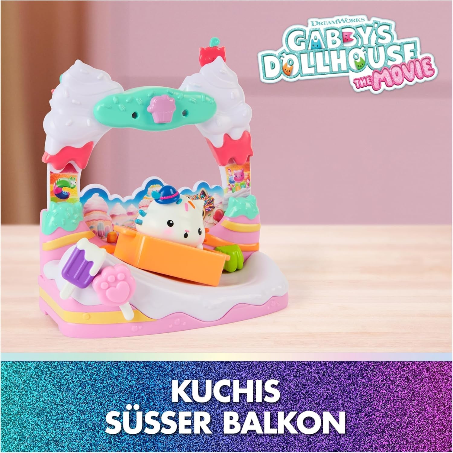 DREAMWORKS GABBY'S DOLLS HOUSE: DER FILM – Kuchis süßer Balkon-Spielset mit Puppenhausfiguren und Zubehör für Kinder ab 3 Jahren