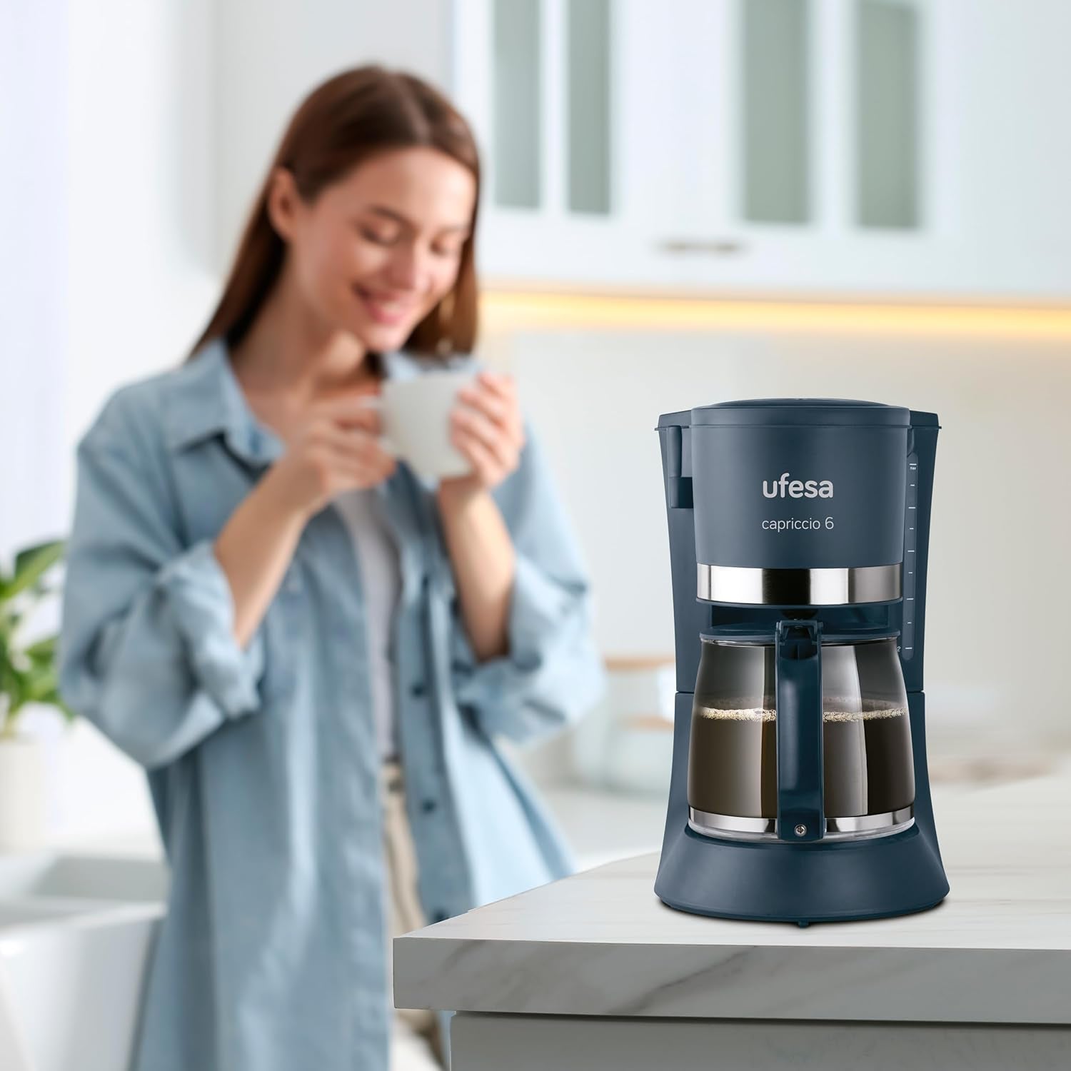 Ufesa CG7114 Capriccio Filterkaffeemaschine, 6 Tassen, 600 W, Karaffe 0,6 l, Anti-Tropf-System, automatische Abschaltung, blau