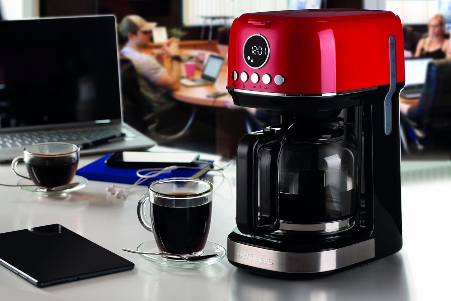 Ariete Moderna 1396 Filter-Espressomaschine für die Zubereitung von amerikanischem Kaffee, bis zu 15 Tassen, Glaskaraffe, Heizplatte, LCD-Display, herausnehmbare und waschbare Filter, weiß
