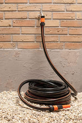 BLACK+DECKER Gartenschlauch 15 Meter – Ø19MM – Strapazierfähiges PVC – Den Garten bewässern, das Auto waschen, den Pool füllen – Kompatibel mit jedem Standard-Wasserhahn – Schwarz/Orange