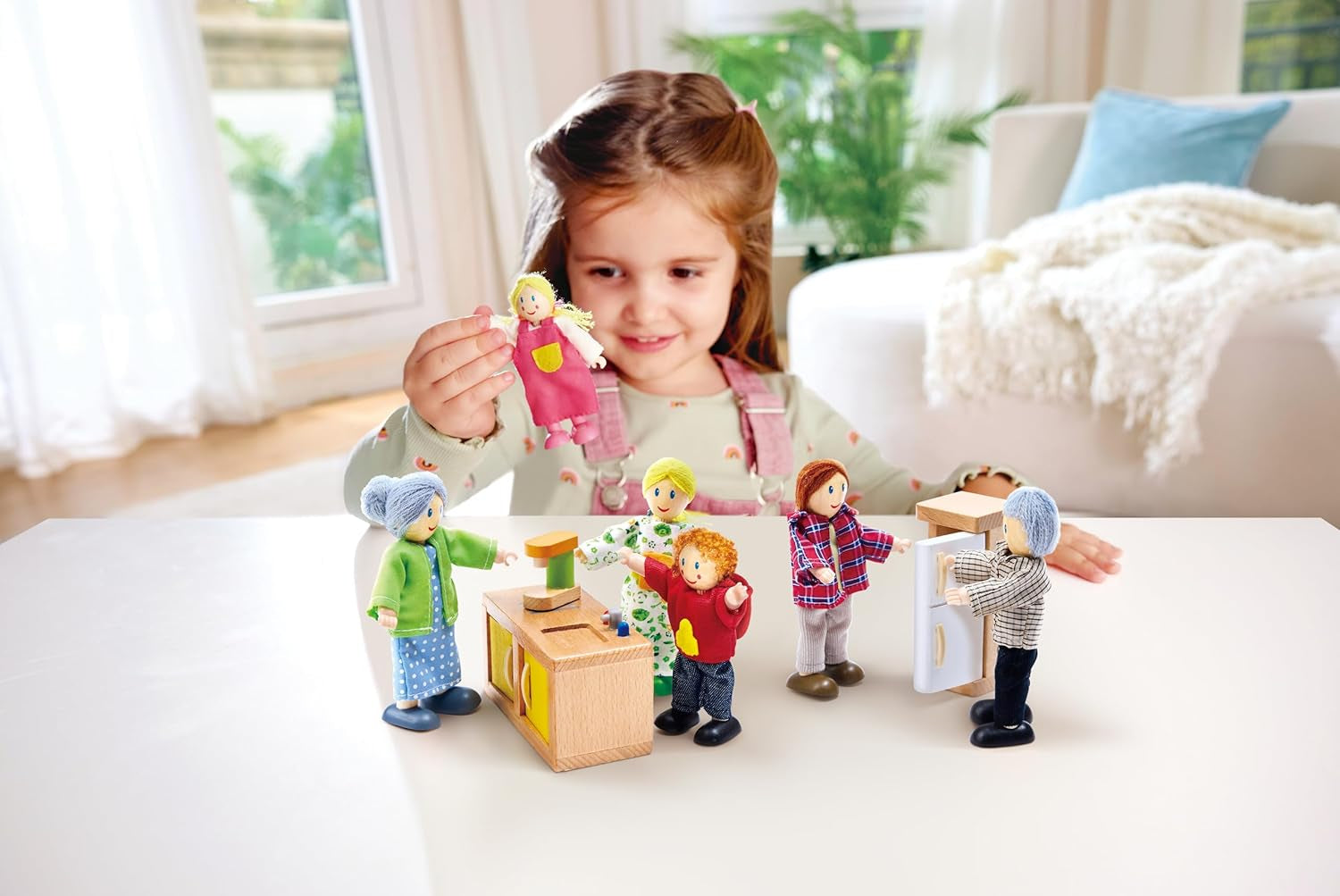 Hape Doll Family Preisgekröntes Puppenhaus-Set, einzigartiges Puppenhaus-Zubehör aus Holz, fantasievolles Spielen, 6 Mitglieder der Puppenfamilie, ab 3 Jahren